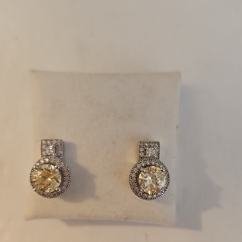 925 & CZ Pierced Lovely Earrings - Picture 2 of 8